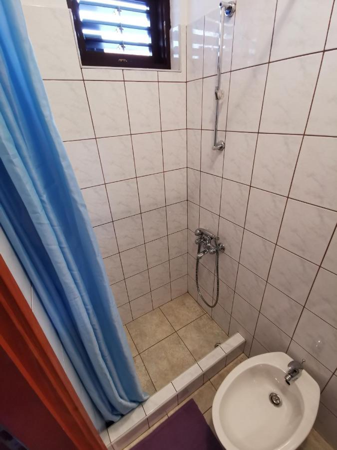 Apartmani Mate Vrban Karlobag Exterior foto