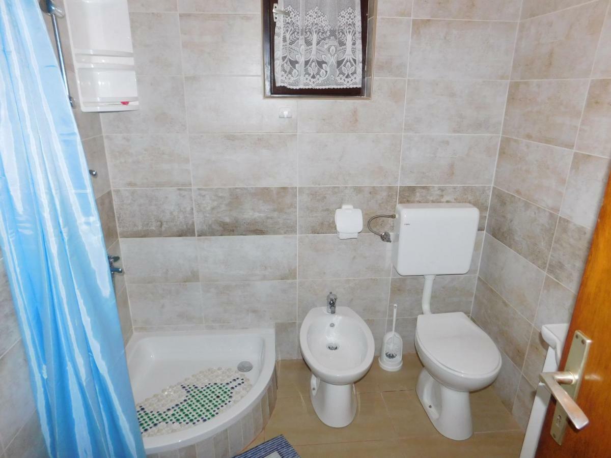 Apartmani Mate Vrban Karlobag Exterior foto